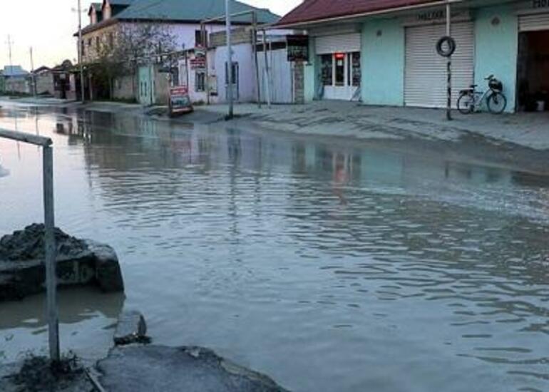 Naxçıvanda evlərin zirzəmisini su basdı - Video