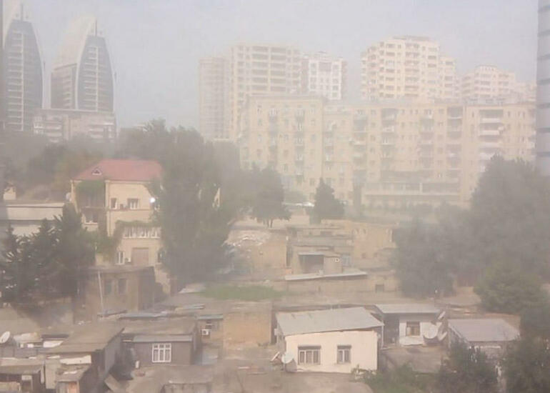 Bakı yenə toza büründü - Bu ölkədən gəlir