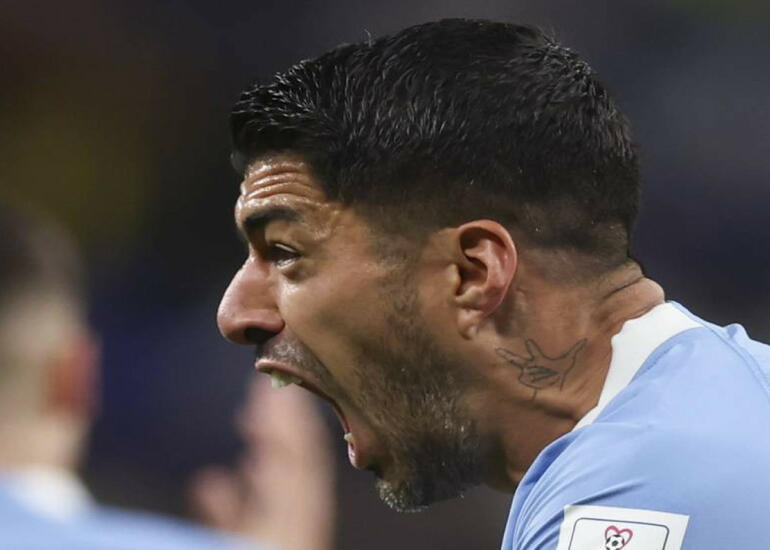 Luis Suarez Uruqvay millisində karyerasını başa vurub