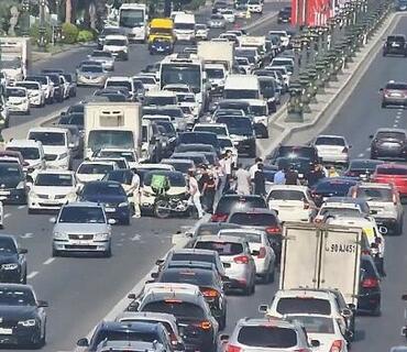 “Bağırov” tunelinin çıxışında qəza: sıxlıq yarandı - Foto