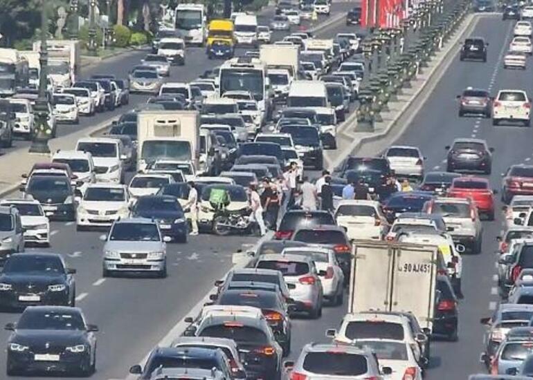 “Bağırov” tunelinin çıxışında qəza: sıxlıq yarandı - Foto