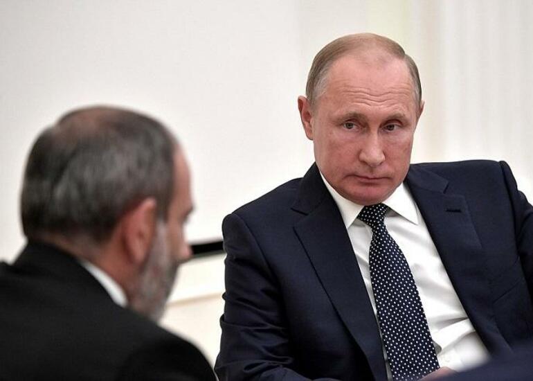 Paşinyan Putin qarşısında geri çəkildi, Çörçilə bənzədildi