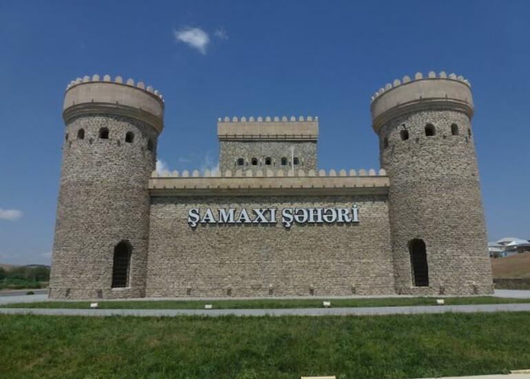 Kürəkən qayınatası və qayınanasını bıçaqladı, biri öldü