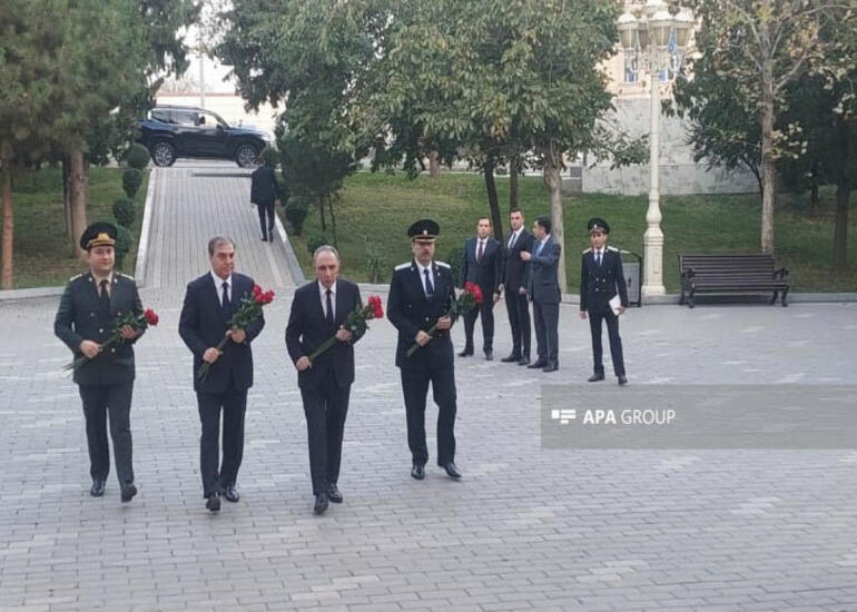 Kamran Əliyev Gəncədə "Memorial Abidə Kompleksi”ni ziyarət edib