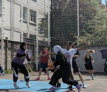 “Fransanın idmançılara hicab qadağası ayrı-seçkilikdir”