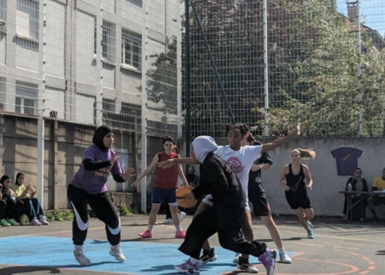 “Fransanın idmançılara hicab qadağası ayrı-seçkilikdir”