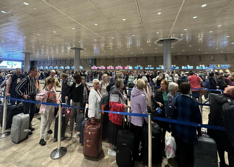 Hizbullahın atdığı raketlərdən biri Ben-Qurion aeroportuna düşüb, uçuşlar dayandırılıb