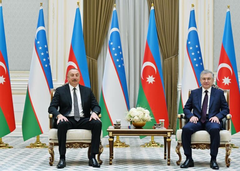 Şavkat Mirziyoyev Azərbaycan Prezidentinə zəng edib