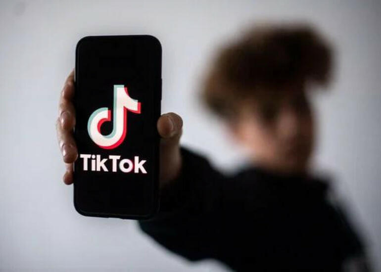 Gəncədə məktəblinin "TikTok"da canlı yayıma çıxması ilə bağlı araşdırma aparılır