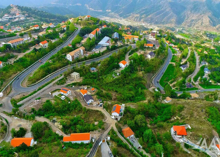 Azad edilmiş ərazilərdə aparılan yol tikintisi işlərinin həcmi açıqlanıb