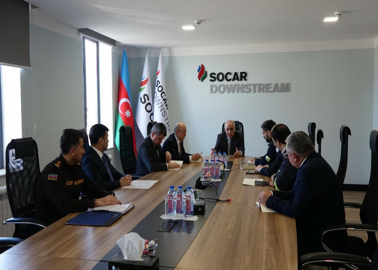 Əli Əsədov Neft Emalı Zavodunda əməliyyat müşavirəsi keçirib