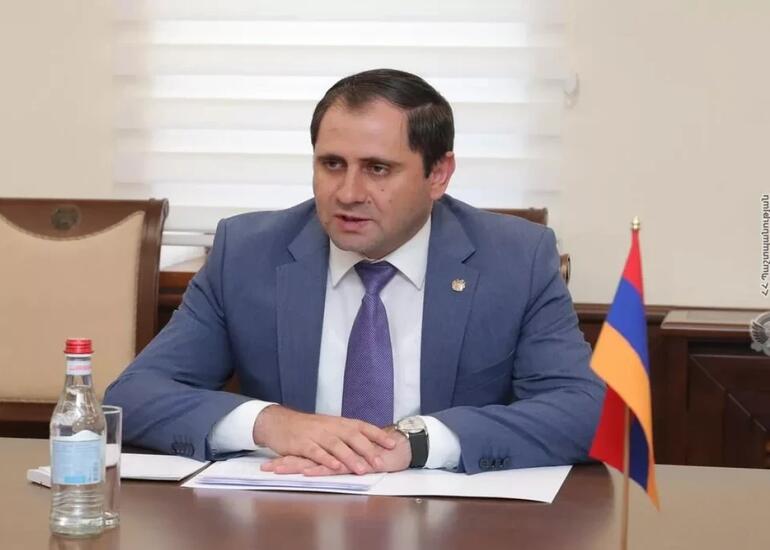 Ermənistanın müdafiə naziri Yunanıstana gedib