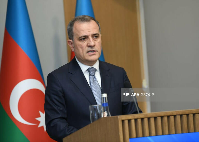 Ceyhun Bayramov Bəhreynə rəsmi səfərə yola düşüb