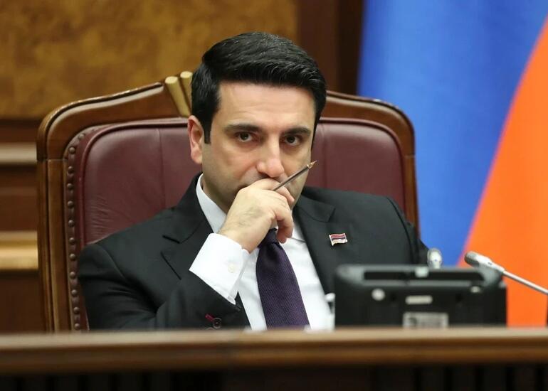 Ermənistan parlamentinin sədri: Rusiya hərbi bazasının çıxarılmasını müzakirə etmirik
