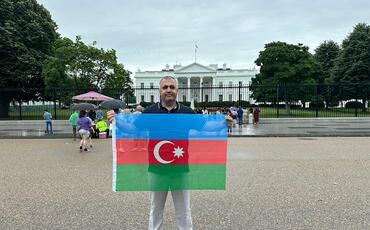 Ağ Evin qarşısında Azərbaycanın Dövlət Himni səsləndirildi