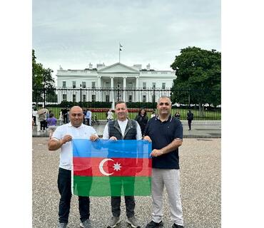 Ağ Evin qarşısında Azərbaycanın Dövlət Himni səsləndirildi