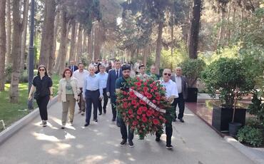 ƏHD Partiyasının rəhbərliyi Əbülfəz Elçibəyin məzarını ziyarət edib