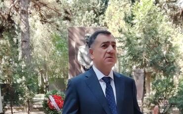 ƏHD Partiyasının rəhbərliyi Əbülfəz Elçibəyin məzarını ziyarət edib