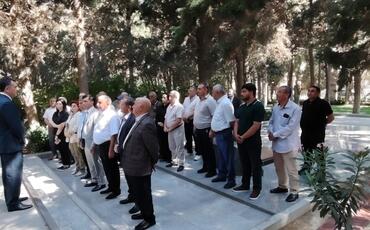 ƏHD Partiyasının rəhbərliyi Əbülfəz Elçibəyin məzarını ziyarət edib