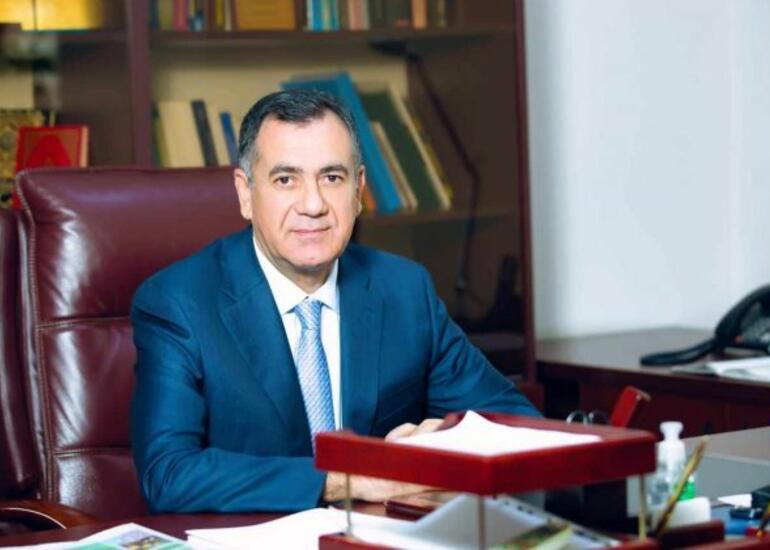 ƏHD Partiyasının sədri təltif olunan mətbuat nümayəndələrini təbrik edib