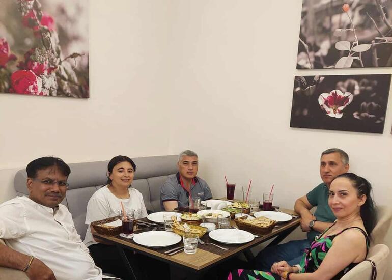 Hindistanlı diplomat bir neçə jurnalistlə tanışlıq görüşü keçirib