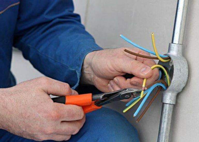 Bakıda elektrik cərəyanının təsiri nəticəsində bir nəfər ölüb