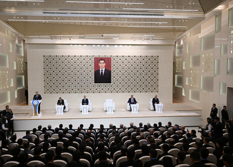 Əli Əsədov Mərkəzi Asiya dövlət başçılarının məşvərət görüşünə hazırlıq iclasında iştirak edib