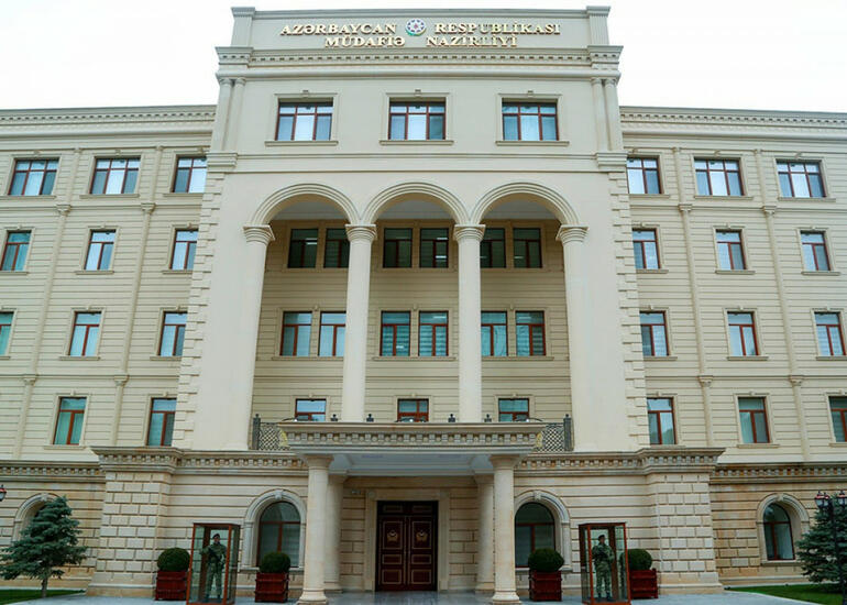 MN: Kəlbəcərdə hərbi yük avtomobili minaya düşüb, 4 hərbçi xəsarət alıb