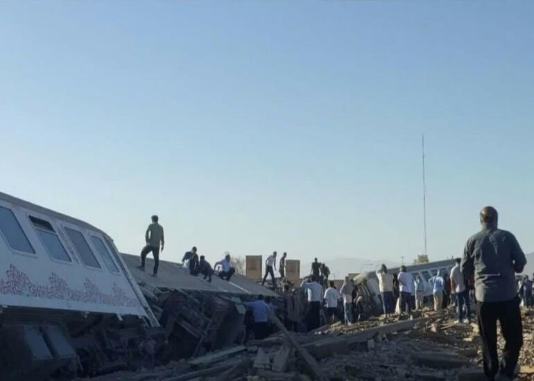 İranda qatar relsdən çıxıb, 30 nəfər yaralanıb