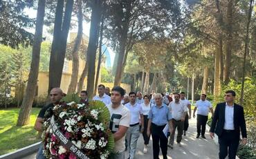 ƏHD Partiyasının rəhbərliyi Əbülfəz Elçibəyin məzarını ziyarət edib