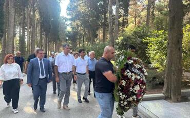 ƏHD Partiyasının rəhbərliyi Əbülfəz Elçibəyin məzarını ziyarət edib