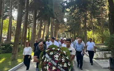 ƏHD Partiyasının rəhbərliyi Əbülfəz Elçibəyin məzarını ziyarət edib