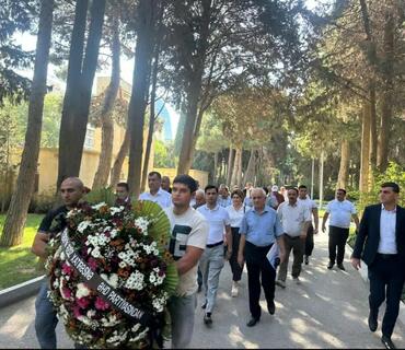 ƏHD Partiyasının rəhbərliyi Əbülfəz Elçibəyin məzarını ziyarət edib