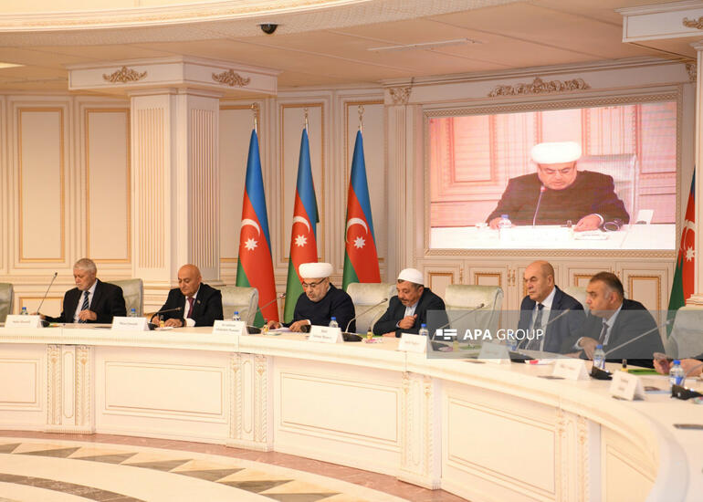 Allahşükür Paşazadə: Müxtəlif dinlərə mənsub şəhidlərin dəfnində fərq qoymadan iştirak etdik