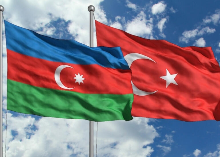 Dağ üzərinə atılan çınqıl daşlar - ŞƏRH