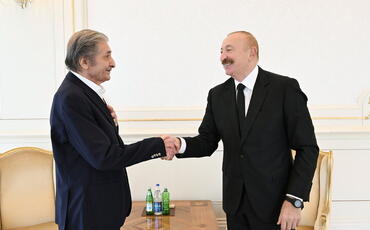 Prezident İlham Əliyev Fərhad Xəlilova “İstiqlal” ordenini təqdim edib - YENİLƏNİB