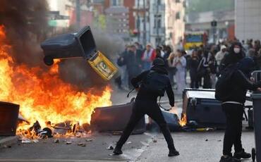 Fransa polisi etirazlara qarşı kursantları xidmətə cəlb edir