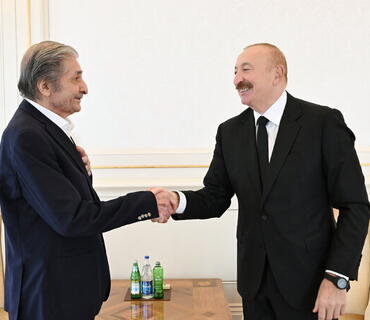 Prezident İlham Əliyev Fərhad Xəlilova “İstiqlal” ordenini təqdim edib - YENİLƏNİB
