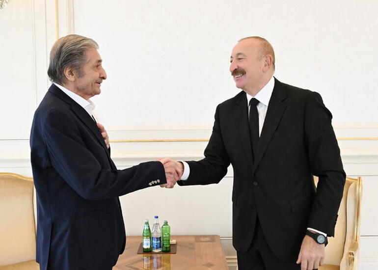 Prezident İlham Əliyev Fərhad Xəlilova “İstiqlal” ordenini təqdim edib - YENİLƏNİB